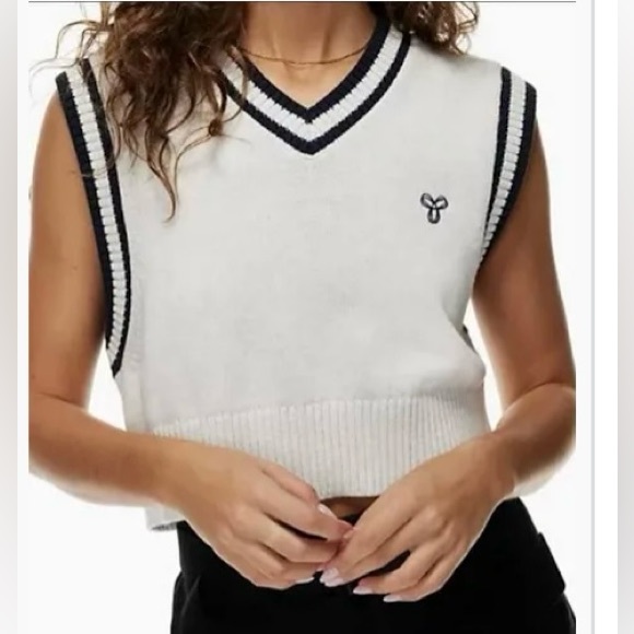 ARITZIA “Marcy” Cropped Sweater Vest - Picture 4 of 10